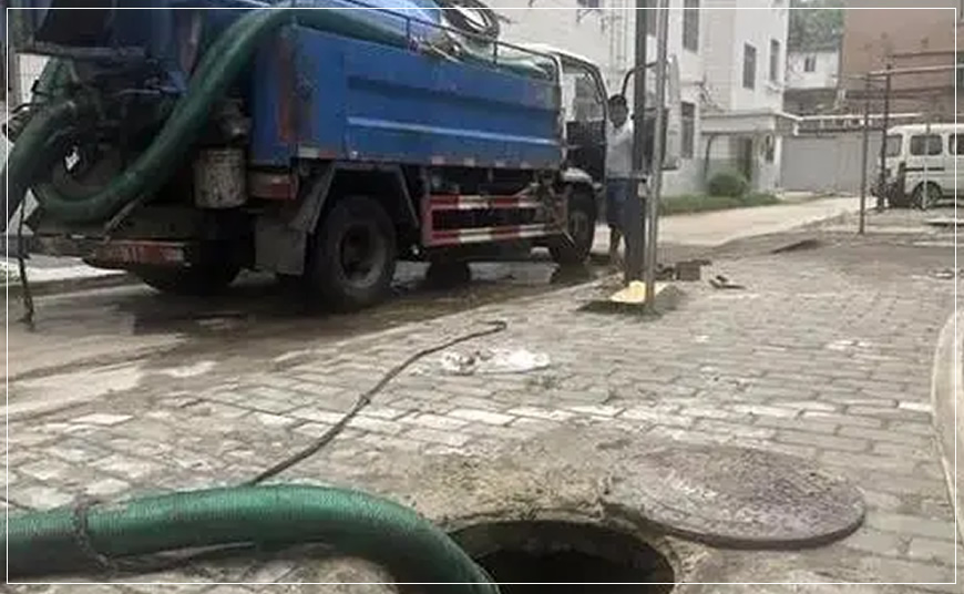 永胜化粪池抽粪吸粪案例